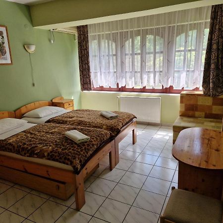 Roza Hotel Es Apartmanhaz Esztergom Exteriör bild
