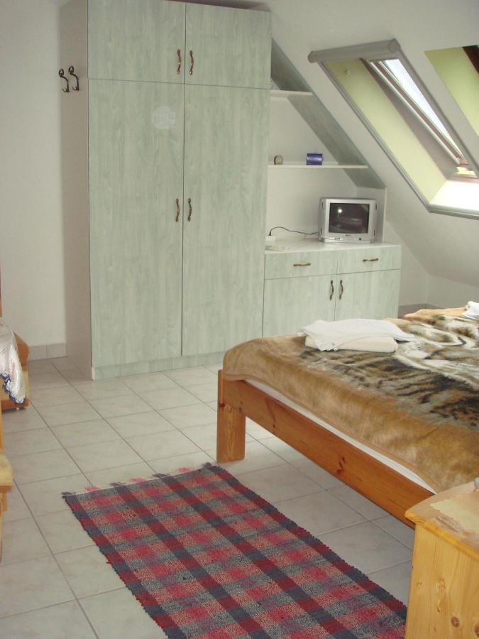 Roza Hotel Es Apartmanhaz Esztergom Exteriör bild
