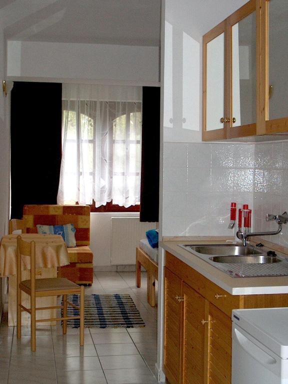 Roza Hotel Es Apartmanhaz Esztergom Rum bild