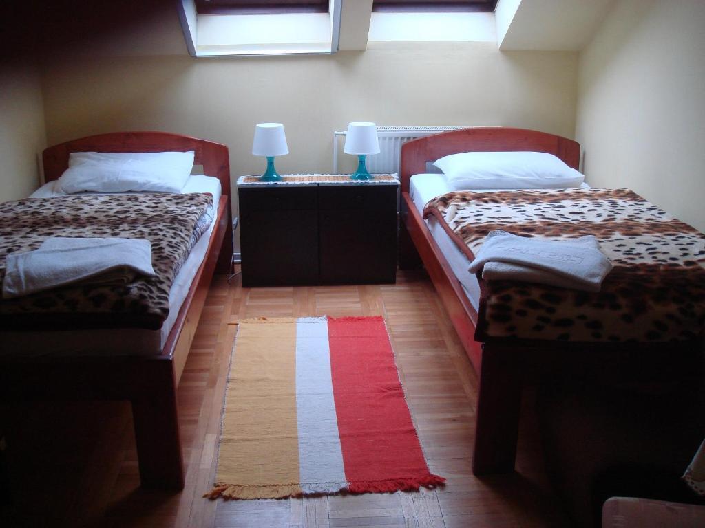 Roza Hotel Es Apartmanhaz Esztergom Rum bild