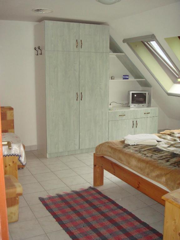 Roza Hotel Es Apartmanhaz Esztergom Rum bild
