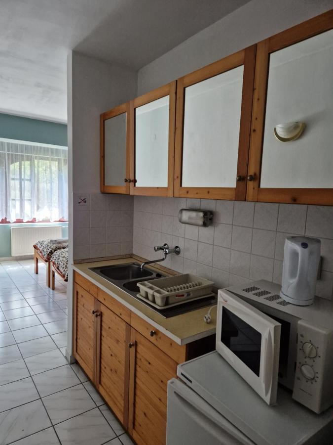 Roza Hotel Es Apartmanhaz Esztergom Exteriör bild
