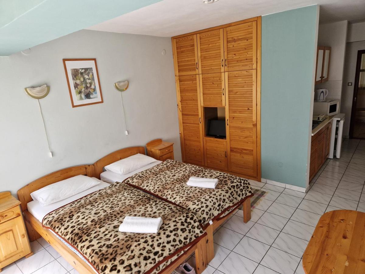 Roza Hotel Es Apartmanhaz Esztergom Exteriör bild