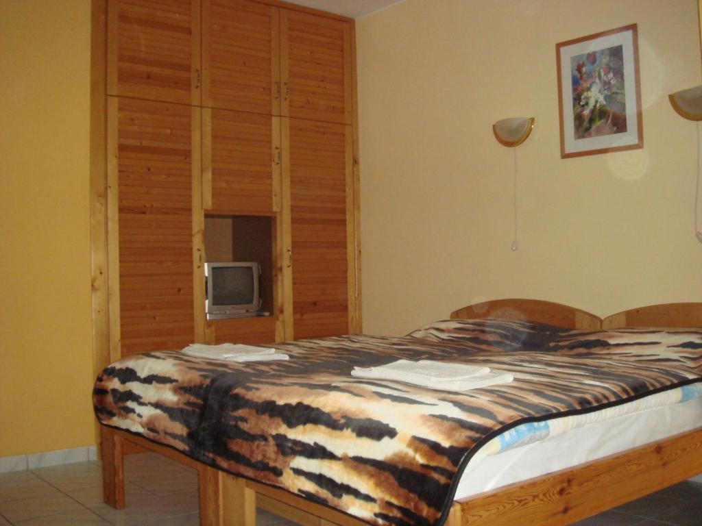Roza Hotel Es Apartmanhaz Esztergom Rum bild