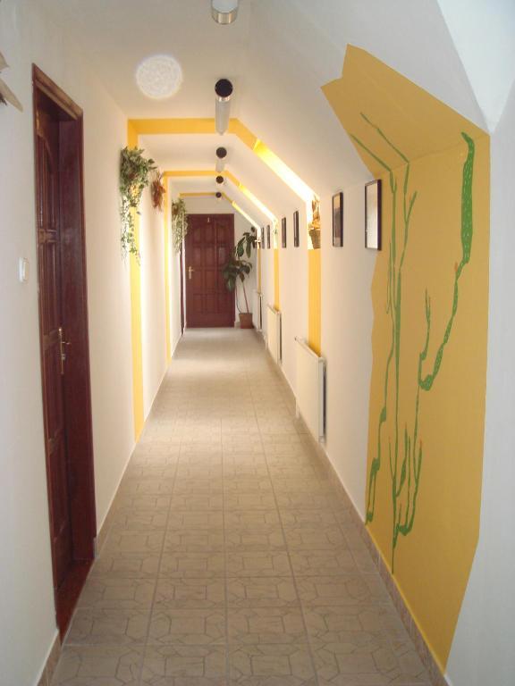 Roza Hotel Es Apartmanhaz Esztergom Exteriör bild