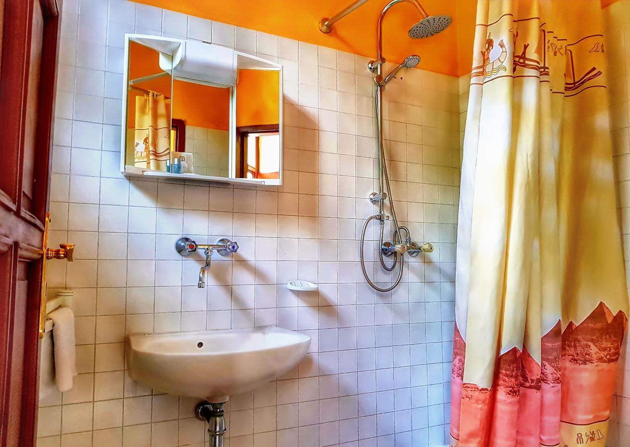 Roza Hotel Es Apartmanhaz Esztergom Exteriör bild