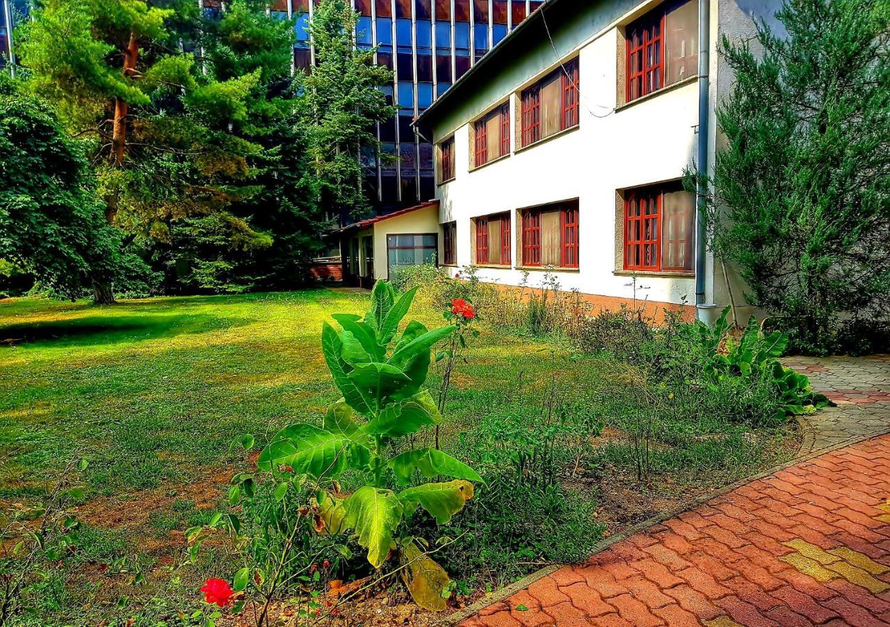 Roza Hotel Es Apartmanhaz Esztergom Exteriör bild