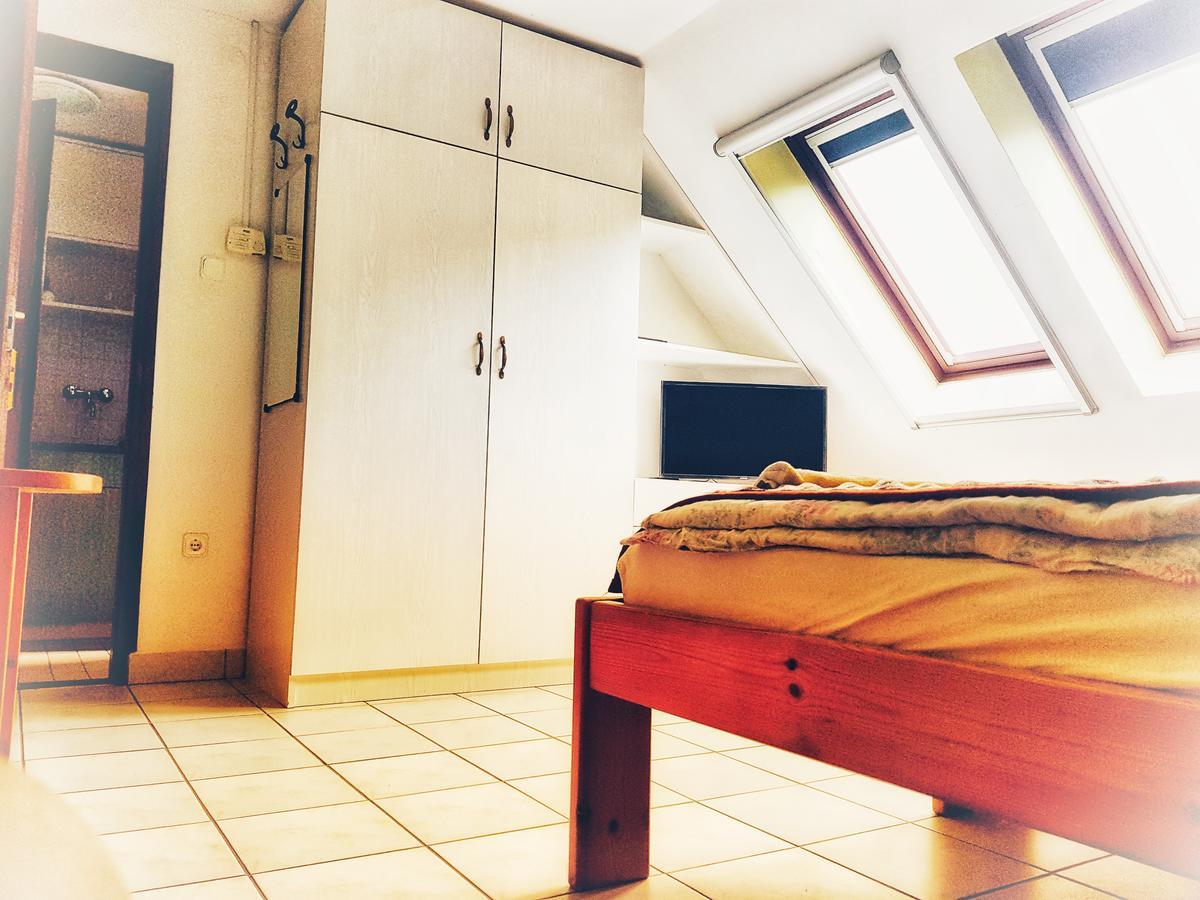 Roza Hotel Es Apartmanhaz Esztergom Exteriör bild