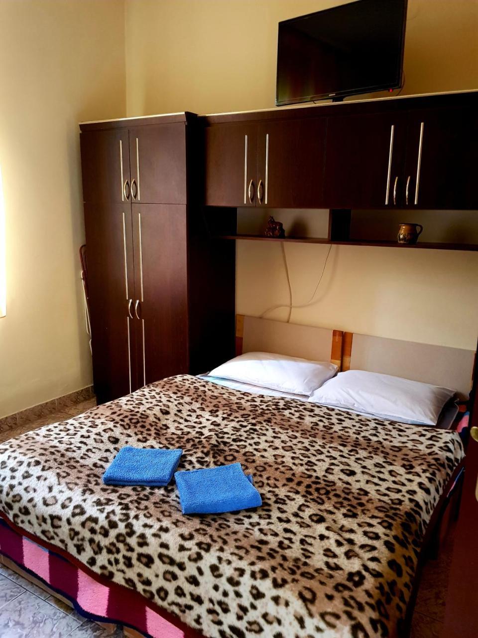 Roza Hotel Es Apartmanhaz Esztergom Exteriör bild